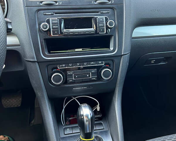 Чорний Фольксваген Гольф, об'ємом двигуна 1.6 л та пробігом 325 тис. км за 8000 $, фото 2 на Automoto.ua