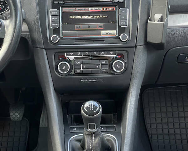 Черный Фольксваген Гольф, объемом двигателя 1.6 л и пробегом 279 тыс. км за 8400 $, фото 16 на Automoto.ua