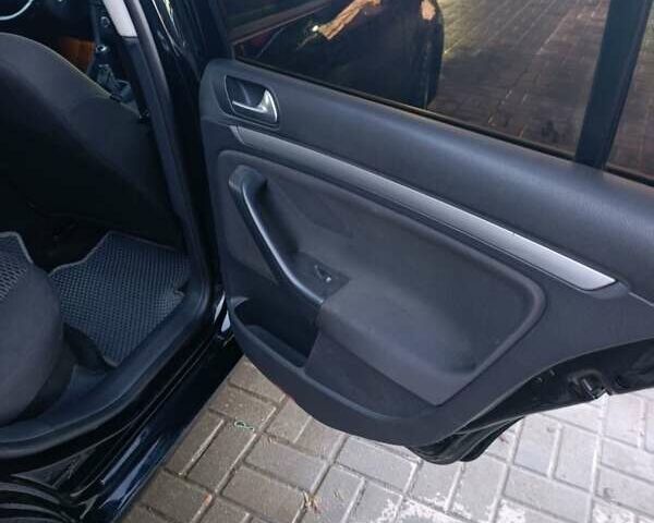 Черный Фольксваген Гольф, объемом двигателя 1.6 л и пробегом 230 тыс. км за 8500 $, фото 12 на Automoto.ua