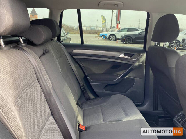 Черный Фольксваген Гольф, объемом двигателя 1.6 л и пробегом 290 тыс. км за 13199 $, фото 27 на Automoto.ua