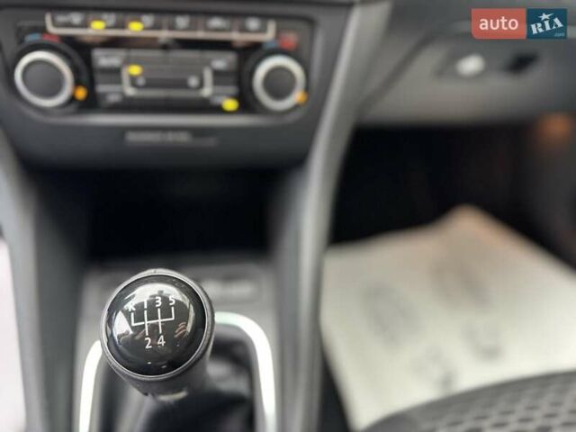 Черный Фольксваген Гольф, объемом двигателя 1.6 л и пробегом 207 тыс. км за 9300 $, фото 15 на Automoto.ua