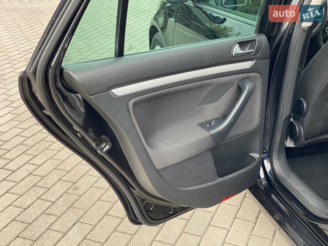 Черный Фольксваген Гольф, объемом двигателя 1.97 л и пробегом 233 тыс. км за 10190 $, фото 32 на Automoto.ua