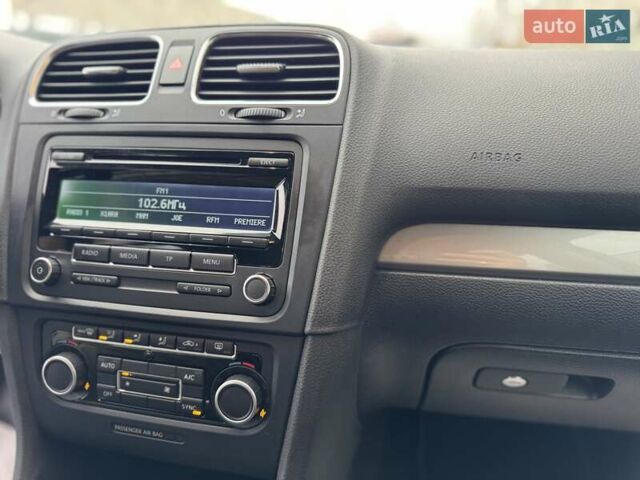 Черный Фольксваген Гольф, объемом двигателя 1.6 л и пробегом 207 тыс. км за 9300 $, фото 19 на Automoto.ua