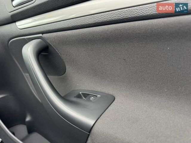 Черный Фольксваген Гольф, объемом двигателя 1.6 л и пробегом 207 тыс. км за 9300 $, фото 52 на Automoto.ua