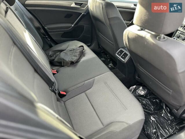 Черный Фольксваген Гольф, объемом двигателя 1.6 л и пробегом 189 тыс. км за 11500 $, фото 25 на Automoto.ua