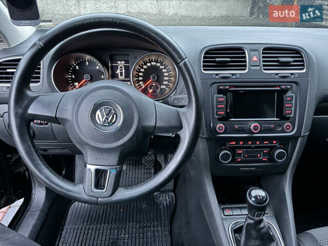 Черный Фольксваген Гольф, объемом двигателя 1.6 л и пробегом 276 тыс. км за 8999 $, фото 12 на Automoto.ua