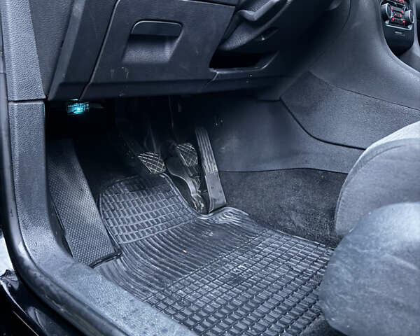 Черный Фольксваген Гольф, объемом двигателя 1.6 л и пробегом 276 тыс. км за 8999 $, фото 24 на Automoto.ua