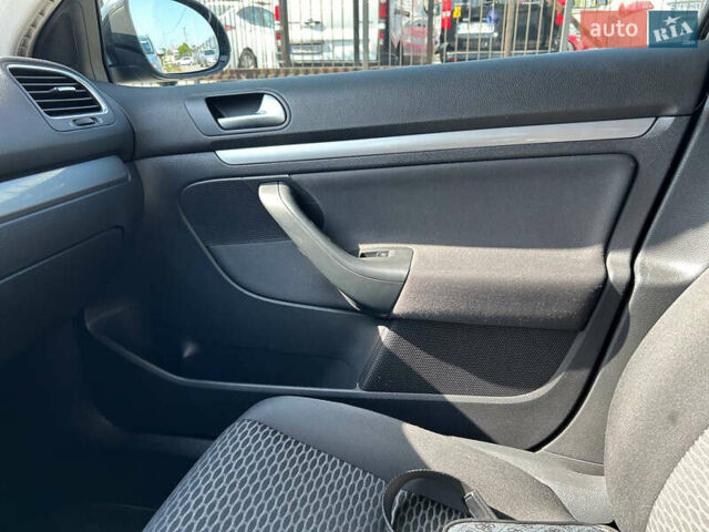 Чорний Фольксваген Гольф, об'ємом двигуна 1.6 л та пробігом 325 тис. км за 8000 $, фото 4 на Automoto.ua