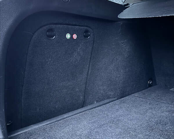 Черный Фольксваген Гольф, объемом двигателя 1.6 л и пробегом 276 тыс. км за 8999 $, фото 27 на Automoto.ua