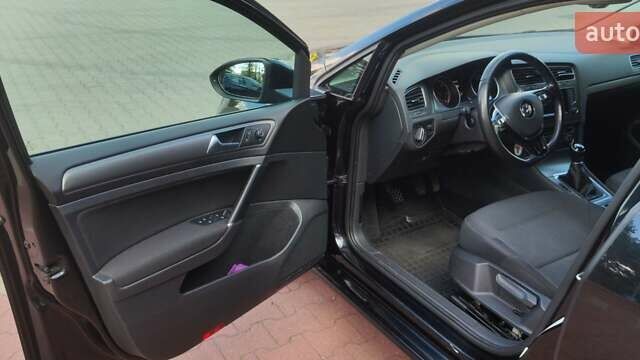 Черный Фольксваген Гольф, объемом двигателя 1.6 л и пробегом 335 тыс. км за 9963 $, фото 2 на Automoto.ua