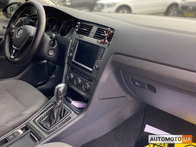 Черный Фольксваген Гольф, объемом двигателя 1.6 л и пробегом 290 тыс. км за 13199 $, фото 19 на Automoto.ua