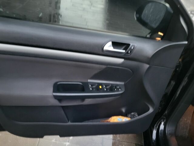 Черный Фольксваген Гольф, объемом двигателя 1.6 л и пробегом 163 тыс. км за 8500 $, фото 3 на Automoto.ua