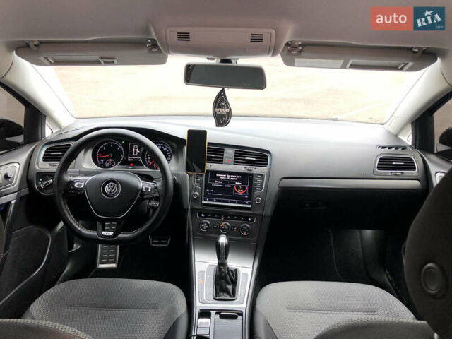 Черный Фольксваген Гольф, объемом двигателя 1.6 л и пробегом 330 тыс. км за 11000 $, фото 20 на Automoto.ua