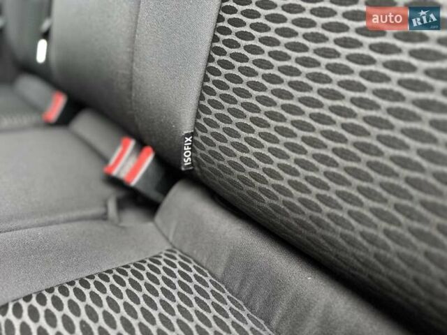 Черный Фольксваген Гольф, объемом двигателя 1.6 л и пробегом 207 тыс. км за 9300 $, фото 34 на Automoto.ua