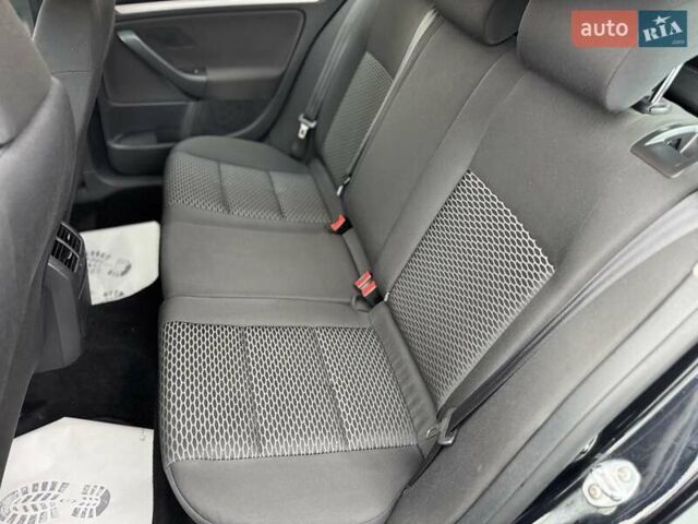 Черный Фольксваген Гольф, объемом двигателя 1.6 л и пробегом 207 тыс. км за 9300 $, фото 33 на Automoto.ua