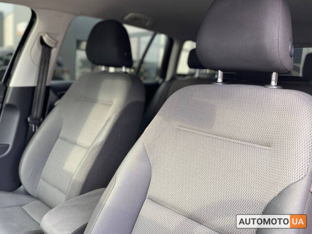 Черный Фольксваген Гольф, объемом двигателя 1.6 л и пробегом 290 тыс. км за 13199 $, фото 11 на Automoto.ua