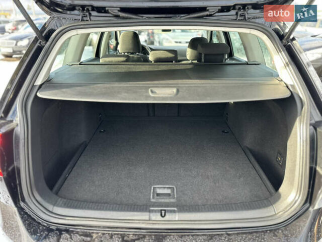 Черный Фольксваген Гольф, объемом двигателя 1.6 л и пробегом 189 тыс. км за 11500 $, фото 27 на Automoto.ua