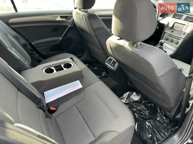 Черный Фольксваген Гольф, объемом двигателя 1.6 л и пробегом 189 тыс. км за 11500 $, фото 22 на Automoto.ua