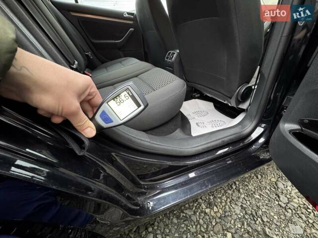 Черный Фольксваген Гольф, объемом двигателя 1.6 л и пробегом 207 тыс. км за 9300 $, фото 82 на Automoto.ua