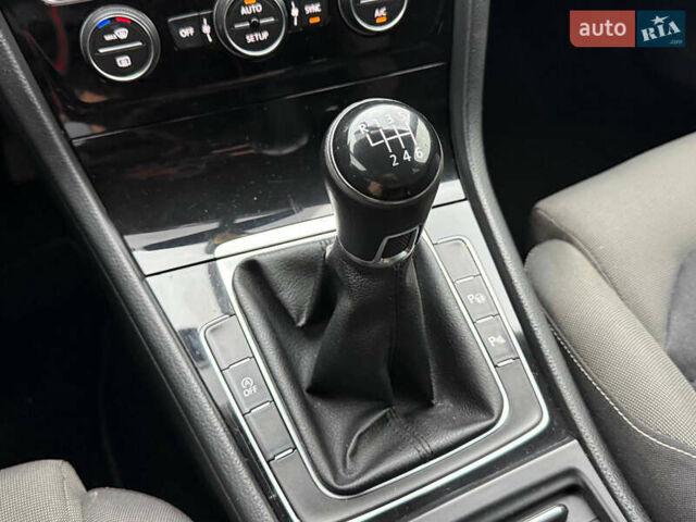 Черный Фольксваген Гольф, объемом двигателя 1.97 л и пробегом 245 тыс. км за 11700 $, фото 52 на Automoto.ua