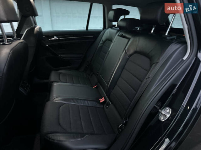 Черный Фольксваген Гольф, объемом двигателя 0 л и пробегом 245 тыс. км за 13200 $, фото 16 на Automoto.ua