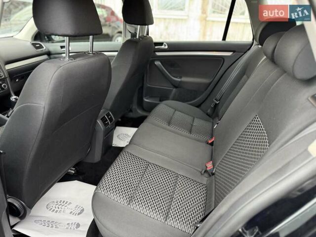 Черный Фольксваген Гольф, объемом двигателя 1.6 л и пробегом 207 тыс. км за 9300 $, фото 31 на Automoto.ua