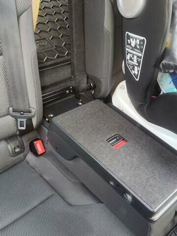 Черный Фольксваген Гольф, объемом двигателя 1.6 л и пробегом 335 тыс. км за 9963 $, фото 16 на Automoto.ua