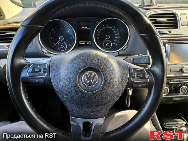 Черный Фольксваген Гольф, объемом двигателя 1.6 л и пробегом 241 тыс. км за 8000 $, фото 1 на Automoto.ua