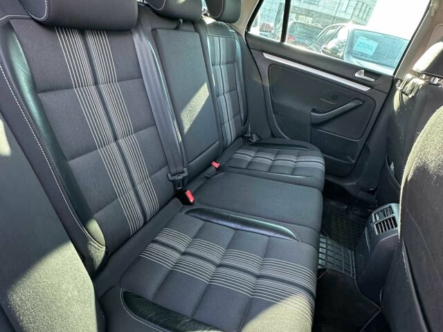 Черный Фольксваген Гольф, объемом двигателя 1.6 л и пробегом 270 тыс. км за 8350 $, фото 2 на Automoto.ua