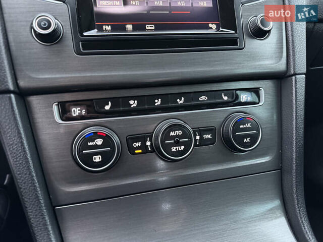 Черный Фольксваген Гольф, объемом двигателя 2 л и пробегом 249 тыс. км за 11950 $, фото 88 на Automoto.ua