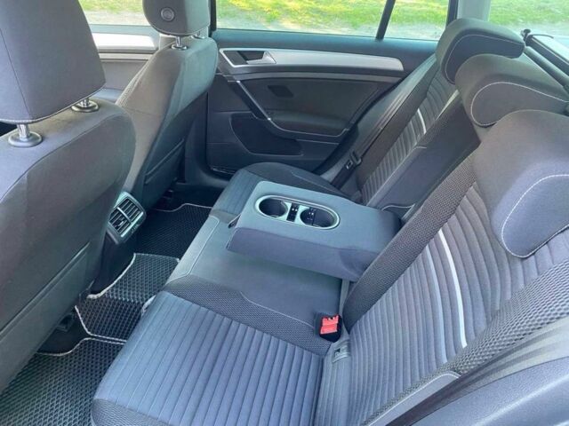 Черный Фольксваген Гольф, объемом двигателя 1.6 л и пробегом 222 тыс. км за 12600 $, фото 17 на Automoto.ua