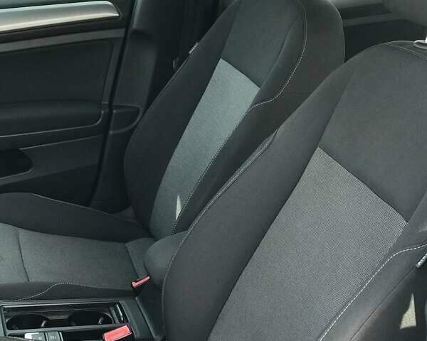 Черный Фольксваген Гольф, объемом двигателя 1.6 л и пробегом 241 тыс. км за 8999 $, фото 8 на Automoto.ua