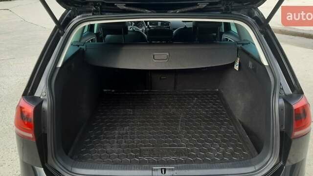 Черный Фольксваген Гольф, объемом двигателя 1.6 л и пробегом 400 тыс. км за 9500 $, фото 15 на Automoto.ua