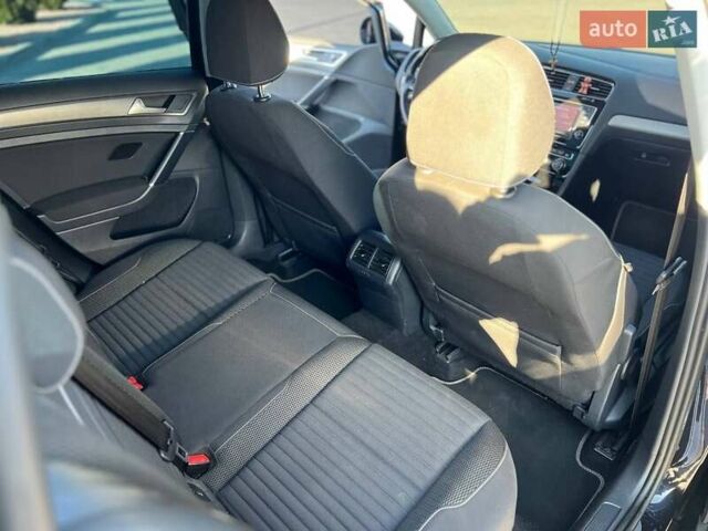 Черный Фольксваген Гольф, объемом двигателя 1.6 л и пробегом 229 тыс. км за 11199 $, фото 17 на Automoto.ua