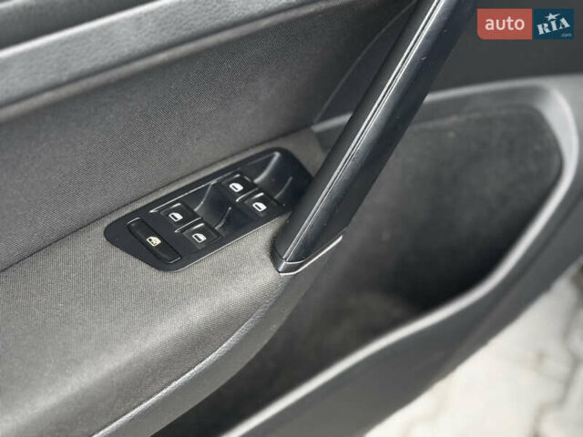 Чорний Фольксваген Гольф, об'ємом двигуна 1.6 л та пробігом 320 тис. км за 9500 $, фото 24 на Automoto.ua