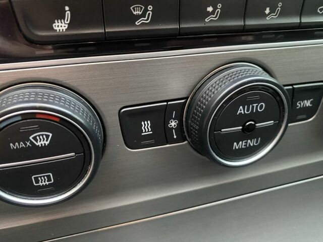 Черный Фольксваген Гольф, объемом двигателя 2 л и пробегом 319 тыс. км за 11000 $, фото 9 на Automoto.ua