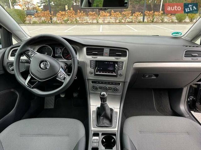 Черный Фольксваген Гольф, объемом двигателя 1.6 л и пробегом 240 тыс. км за 10800 $, фото 22 на Automoto.ua
