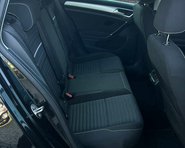 Черный Фольксваген Гольф, объемом двигателя 1.6 л и пробегом 230 тыс. км за 11800 $, фото 74 на Automoto.ua