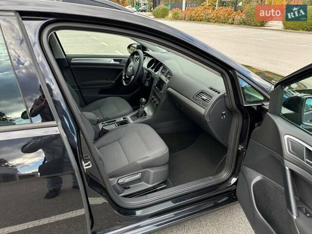 Черный Фольксваген Гольф, объемом двигателя 1.6 л и пробегом 240 тыс. км за 10800 $, фото 19 на Automoto.ua