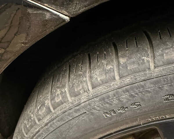 Черный Фольксваген Гольф, объемом двигателя 1.6 л и пробегом 210 тыс. км за 9750 $, фото 13 на Automoto.ua