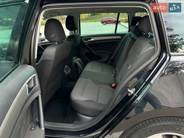 Черный Фольксваген Гольф, объемом двигателя 1.6 л и пробегом 240 тыс. км за 10800 $, фото 17 на Automoto.ua