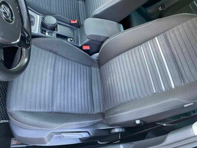 Черный Фольксваген Гольф, объемом двигателя 1.6 л и пробегом 222 тыс. км за 12600 $, фото 18 на Automoto.ua