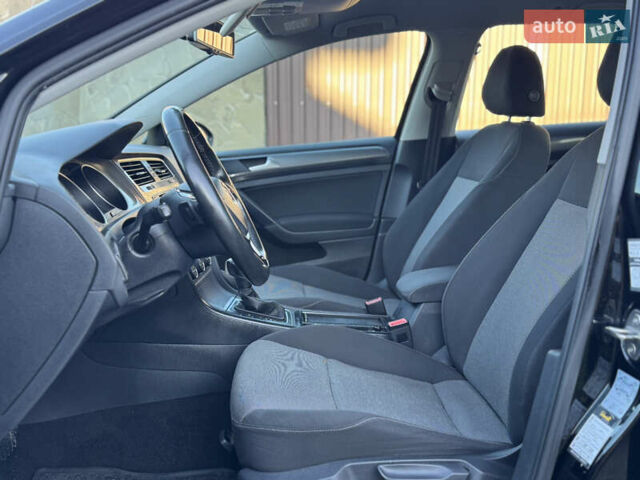 Черный Фольксваген Гольф, объемом двигателя 1.6 л и пробегом 218 тыс. км за 10900 $, фото 24 на Automoto.ua