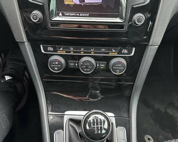 Черный Фольксваген Гольф, объемом двигателя 1.97 л и пробегом 272 тыс. км за 11750 $, фото 27 на Automoto.ua