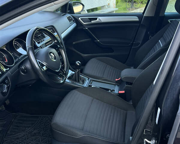 Черный Фольксваген Гольф, объемом двигателя 1.6 л и пробегом 230 тыс. км за 11800 $, фото 65 на Automoto.ua