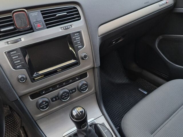 Чорний Фольксваген Гольф, об'ємом двигуна 1.6 л та пробігом 271 тис. км за 9999 $, фото 5 на Automoto.ua