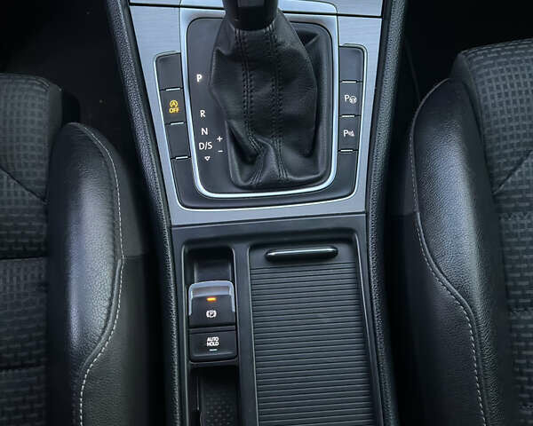 Черный Фольксваген Гольф, объемом двигателя 1.97 л и пробегом 321 тыс. км за 9900 $, фото 20 на Automoto.ua