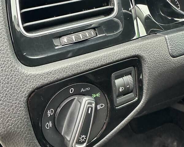 Черный Фольксваген Гольф, объемом двигателя 1.97 л и пробегом 272 тыс. км за 11750 $, фото 32 на Automoto.ua