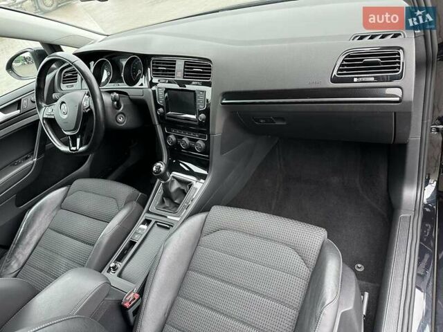 Черный Фольксваген Гольф, объемом двигателя 1.97 л и пробегом 272 тыс. км за 11750 $, фото 21 на Automoto.ua