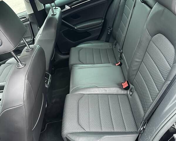 Черный Фольксваген Гольф, объемом двигателя 1.97 л и пробегом 272 тыс. км за 11750 $, фото 19 на Automoto.ua